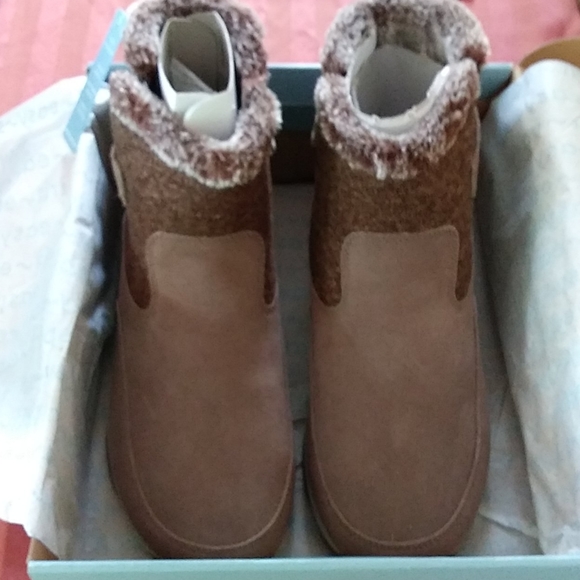 Easy Spirit Excel Cold Weather Booties. Water Resistant, Suede Zip- Up 8W. - Picture 8 of 16